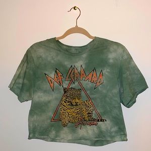 LAST CHANCE!! Def Leppard Crop Graphic Tee by Forever21